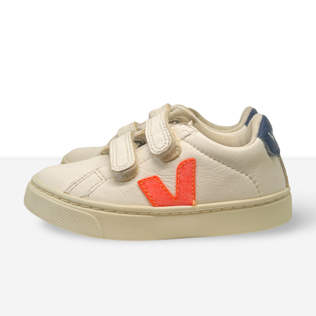 Veja Sneakers - US 8.5c