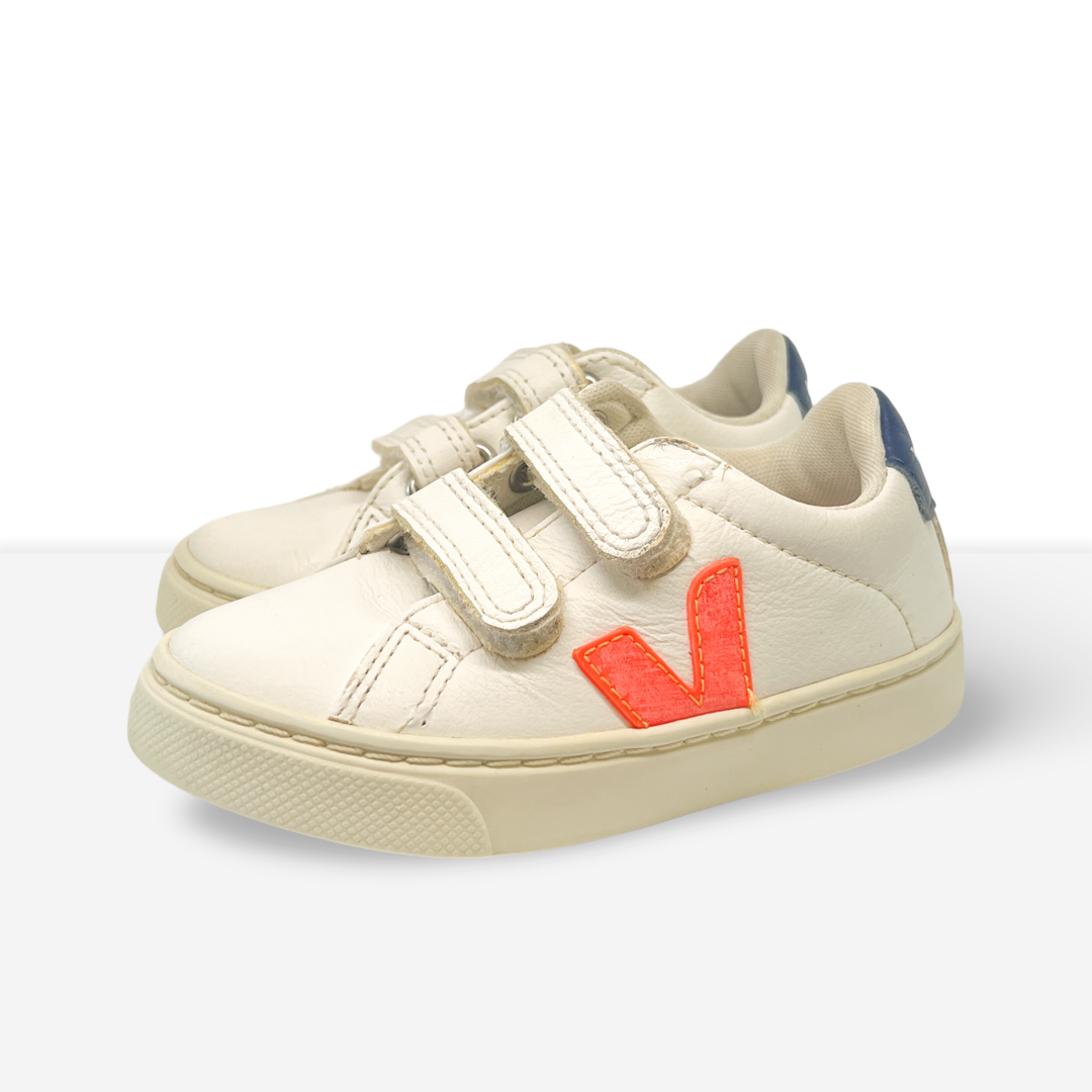 Veja Sneakers - US 8.5c